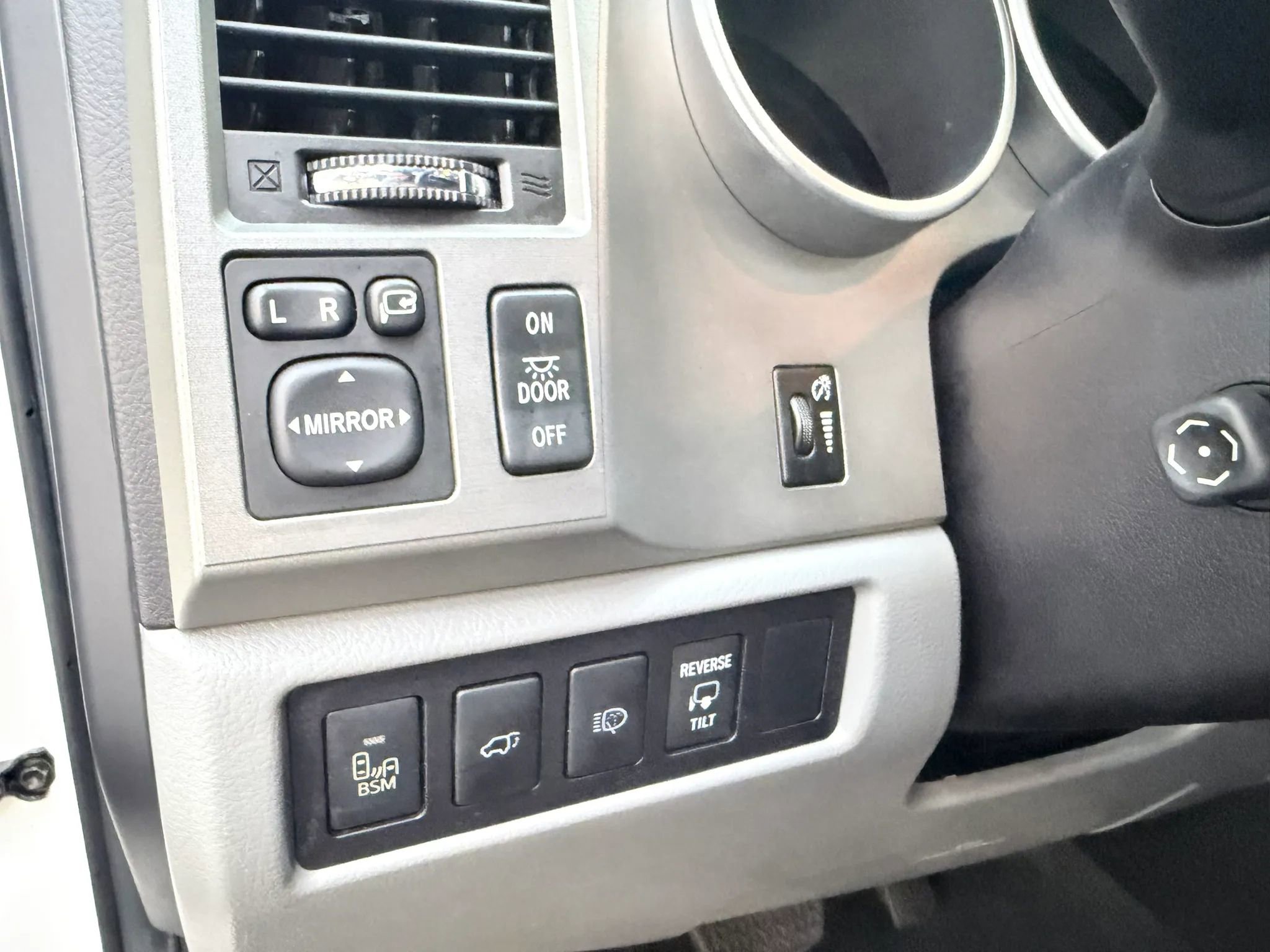 Used 2015 Toyota Sequoia Platinum AWD/4WD image 19