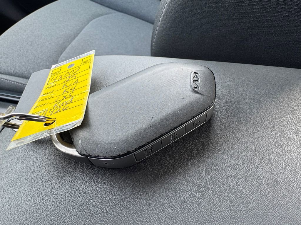 Used 2025 Kia K4 LXS image 32