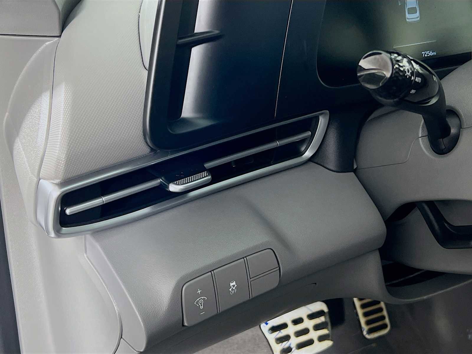 Certified 2025 Hyundai Elantra Sport image 23