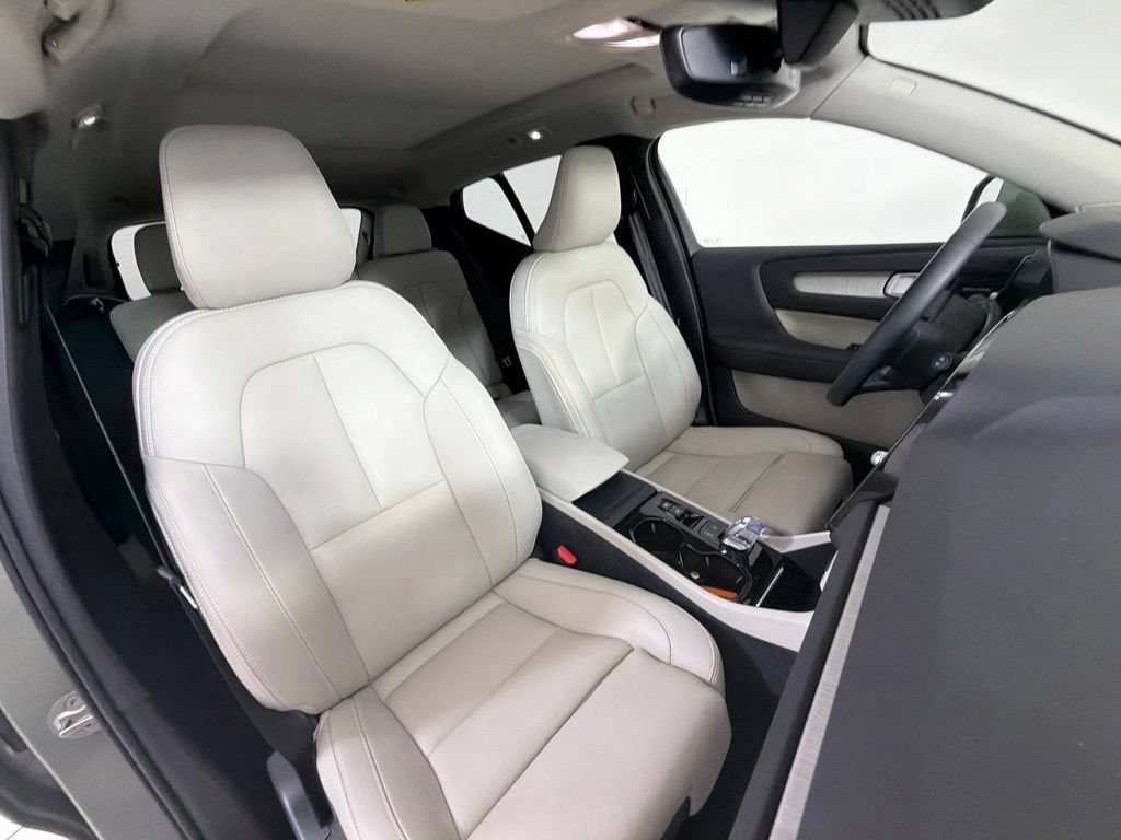 Used 2024 Volvo XC40 B5 Plus AWD/4WD image 27
