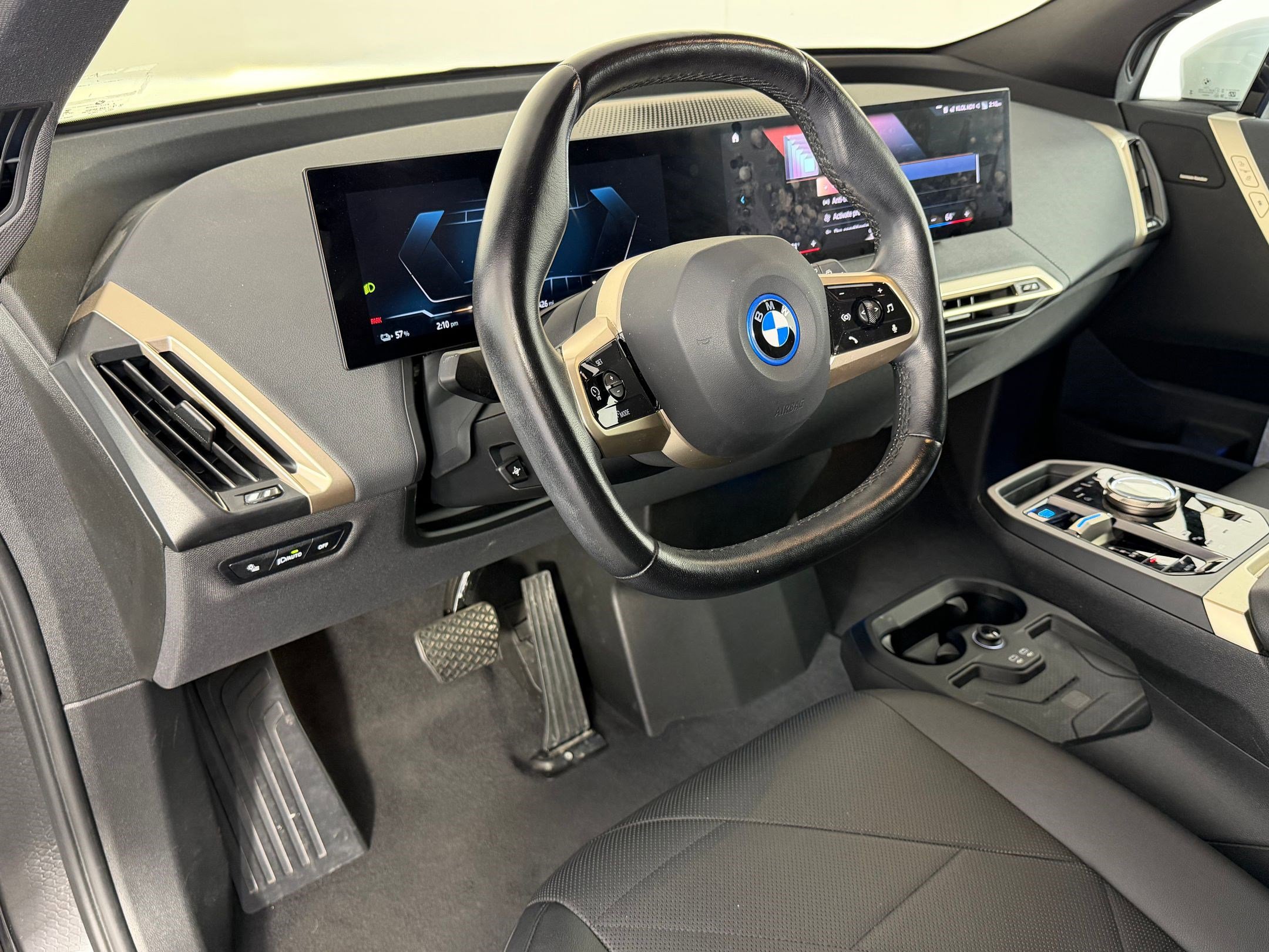 Certified 2022 BMW iX xDrive50 w/ Convenience Package image 4