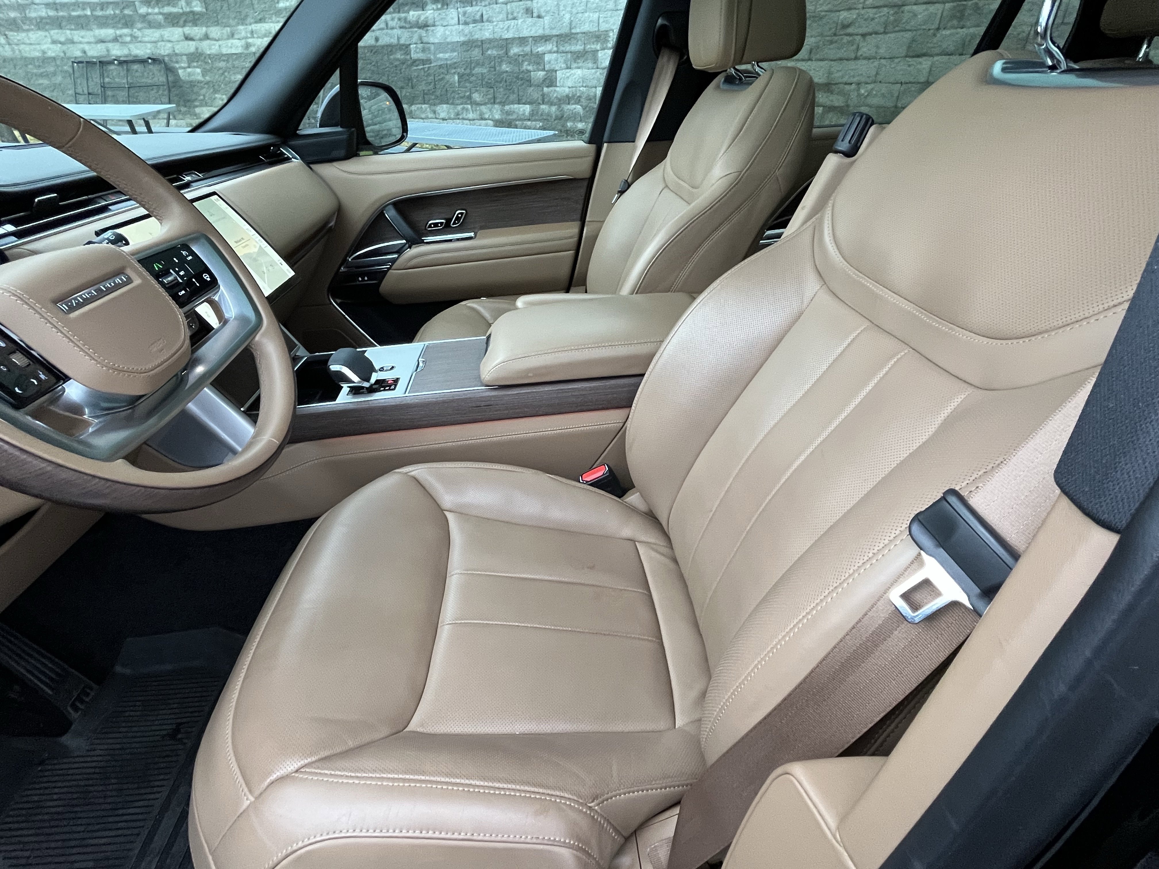 Used 2025 Land Rover Range Rover Long Wheelbase SE image 16