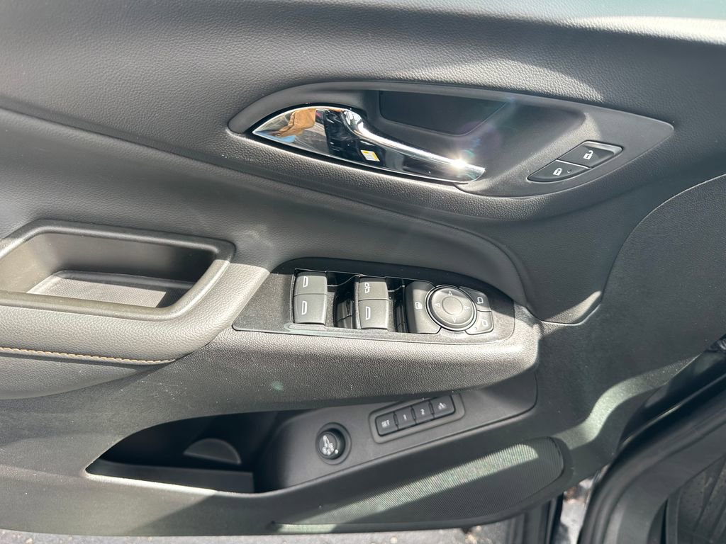 Used 2024 Chevrolet Equinox Premier w/ LPO, Floor Liner Package AWD/4WD image 15