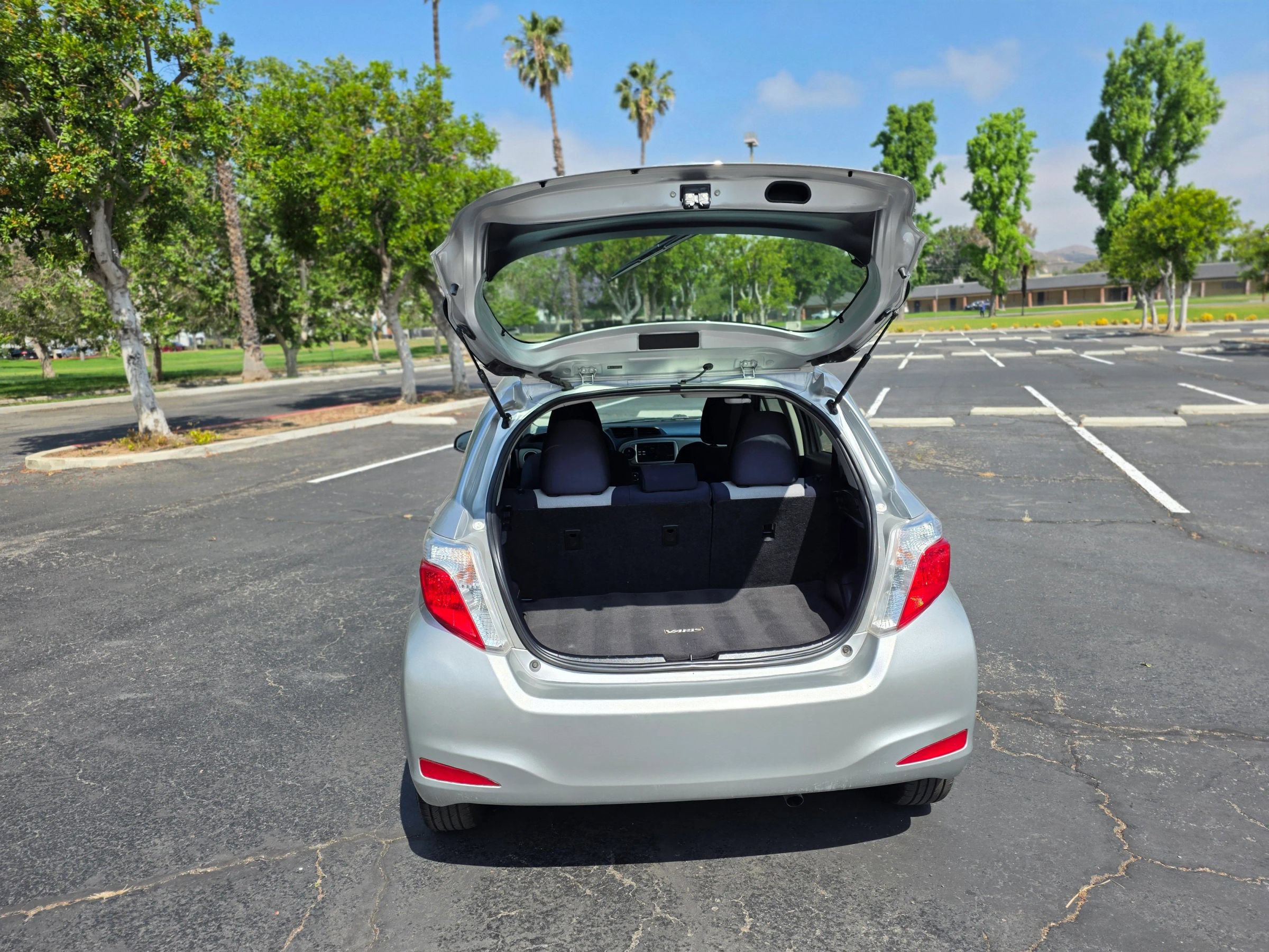 Used 2013 Toyota Yaris LE FWD image 9
