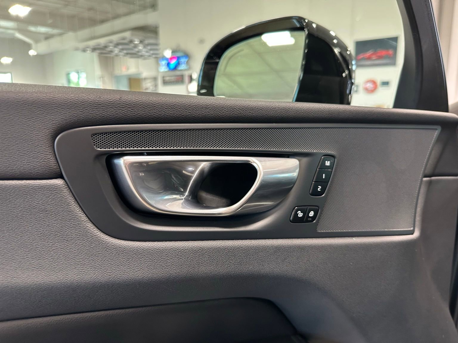 Used 2023 Volvo XC60 B5 Core FWD image 11