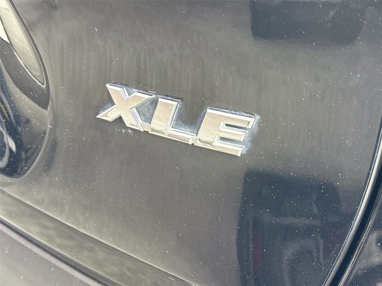 Used 2020 Toyota RAV4 XLE Premium FWD image 14