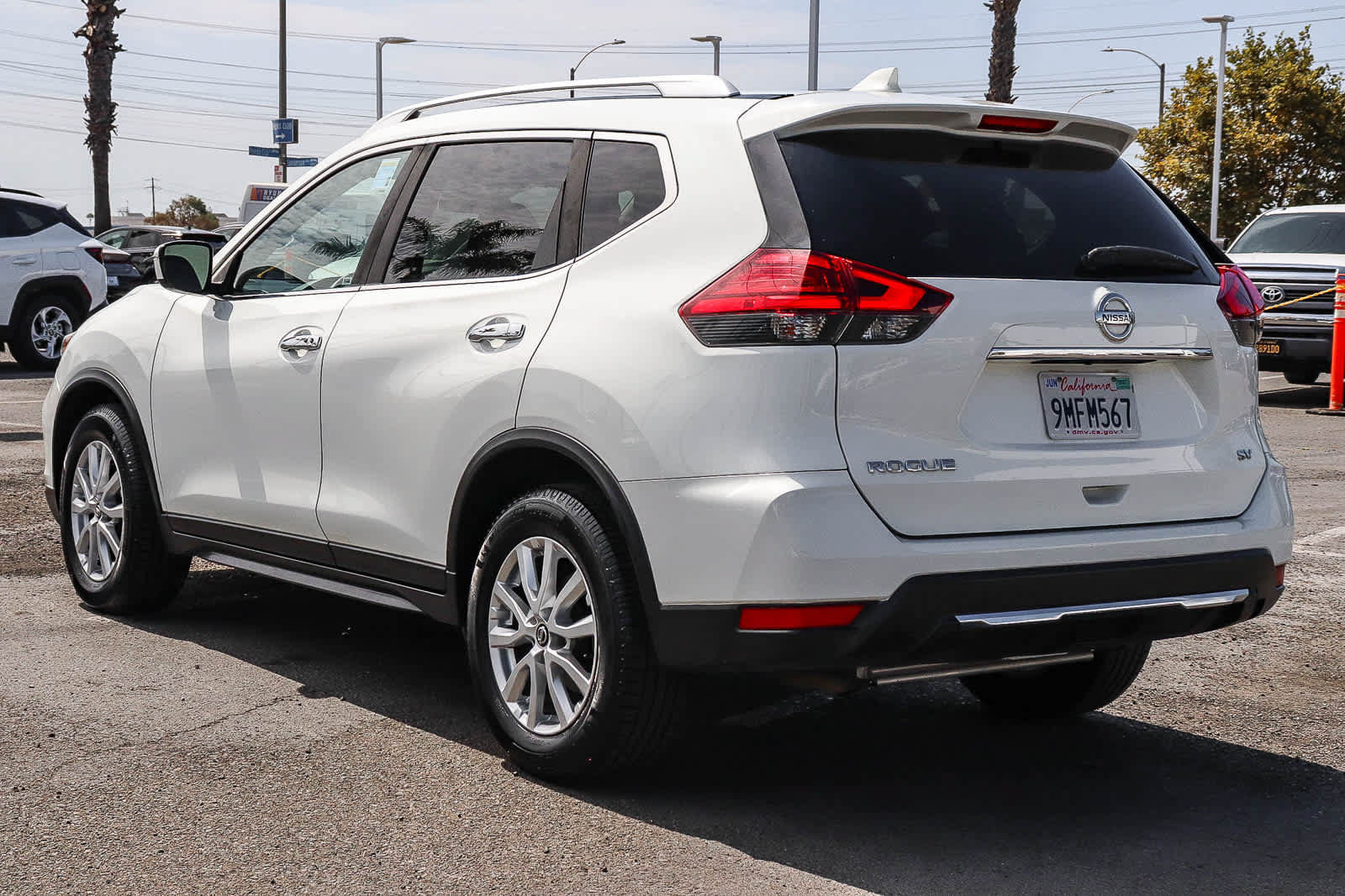 Used 2017 Nissan Rogue SV FWD image 9