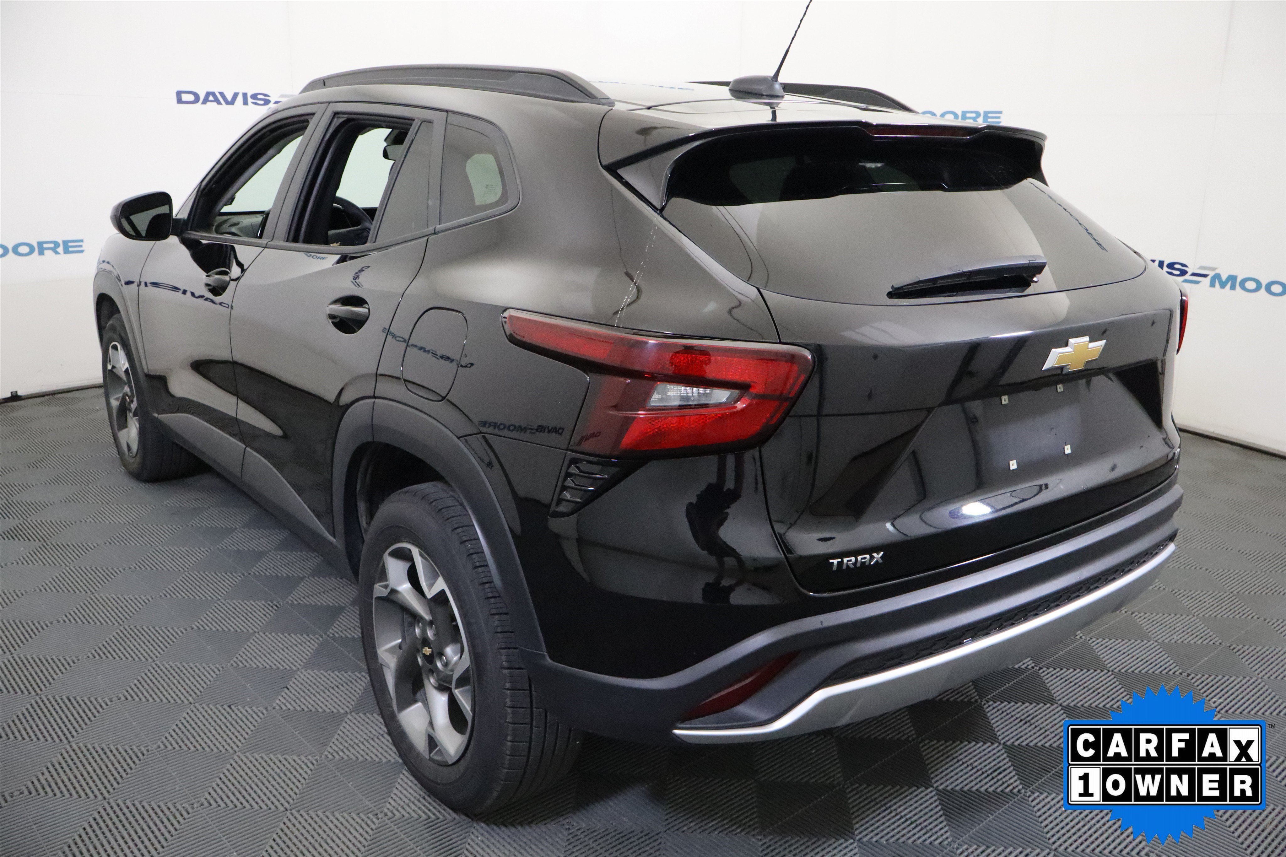 Used 2025 Chevrolet Trax LT FWD image 10