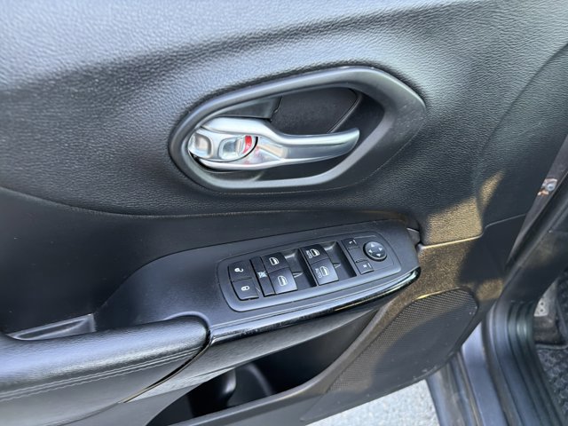 Used 2019 Jeep Cherokee Latitude Plus image 15