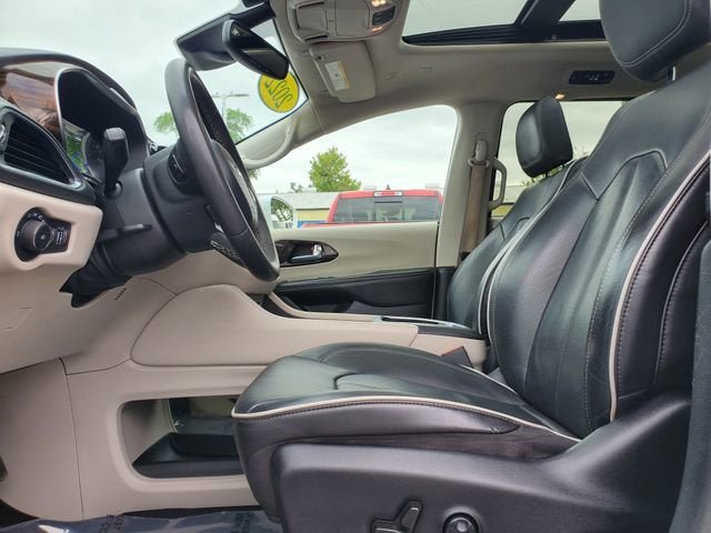 Used 2022 Chrysler Pacifica Limited FWD image 4