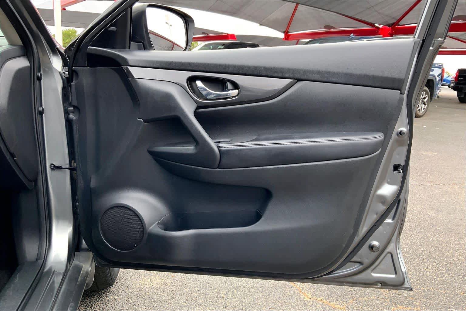 Used 2020 Nissan Rogue S w/ Special Edition Package FWD image 23