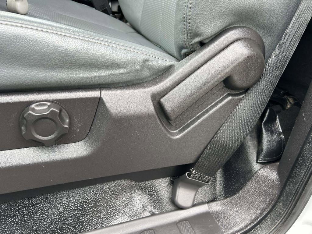 Used 2015 Ford F550 2WD Regular Cab Super Duty image 14