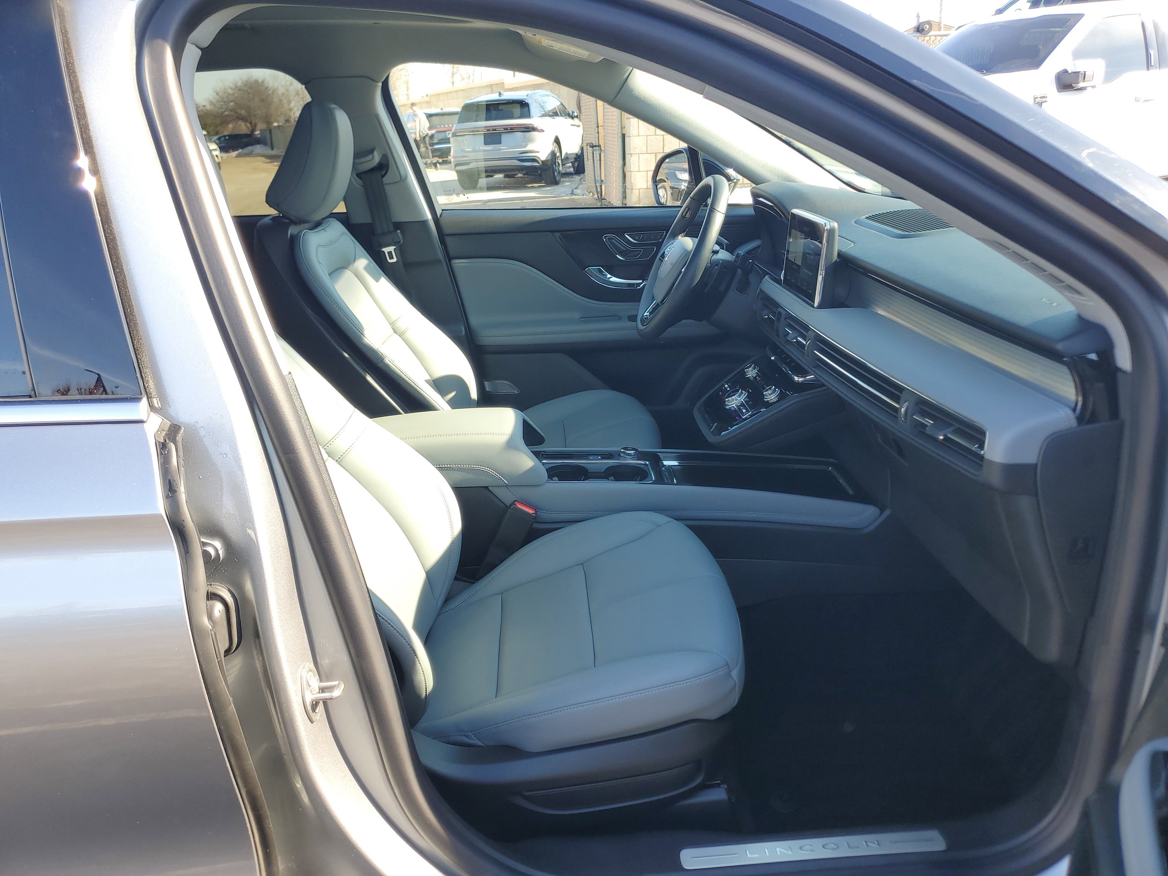 Certified 2022 Lincoln Corsair AWD w/ Premium Package image 9