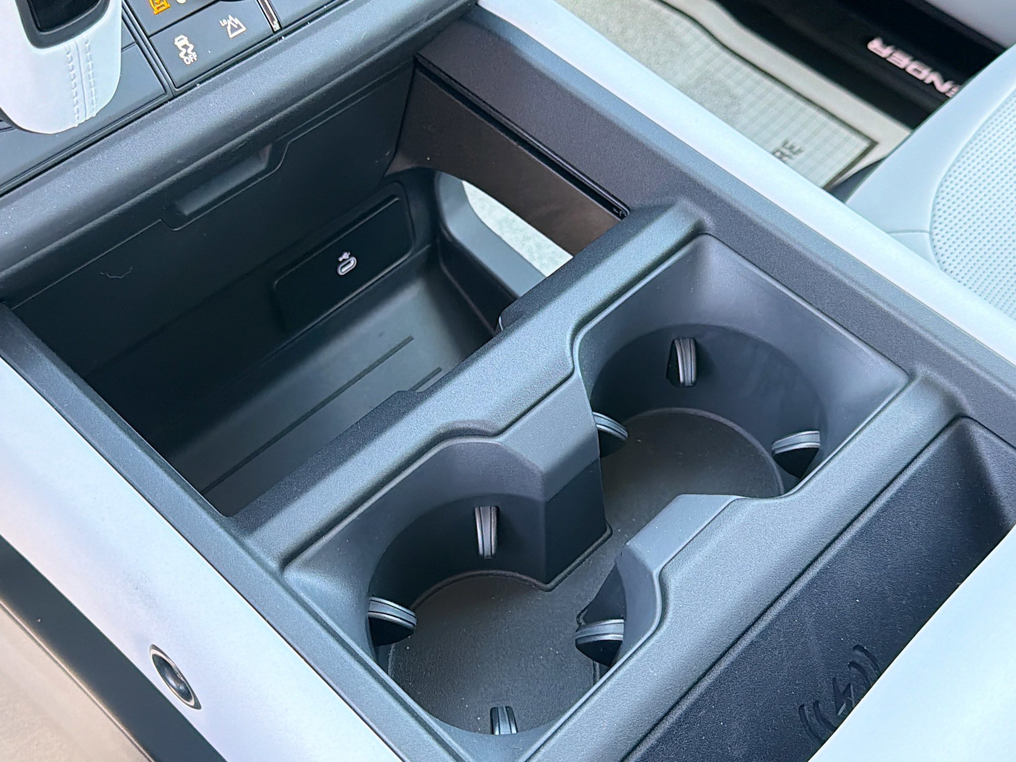 New 2026 Land Rover Defender 110 OCTA image 27