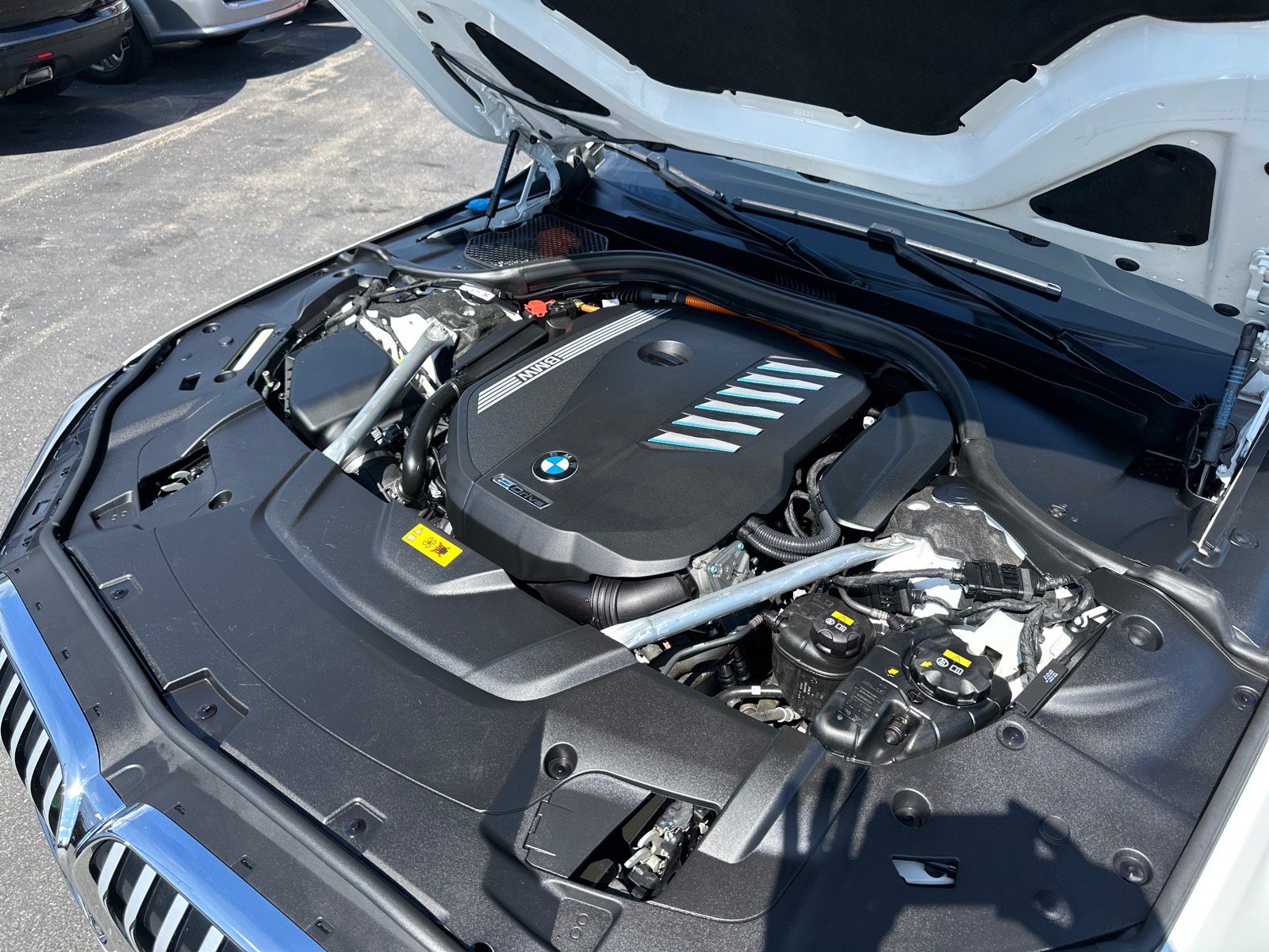 Used 2020 BMW 745e xDrive AWD/4WD image 16