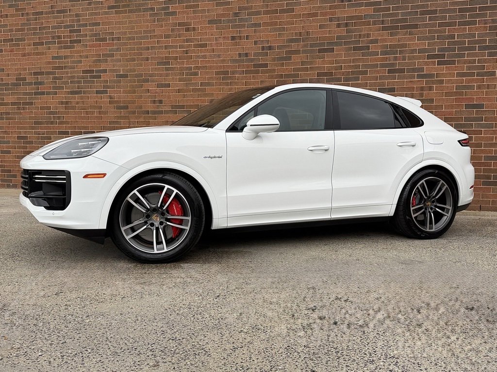Certified 2024 Porsche Cayenne Turbo image 1