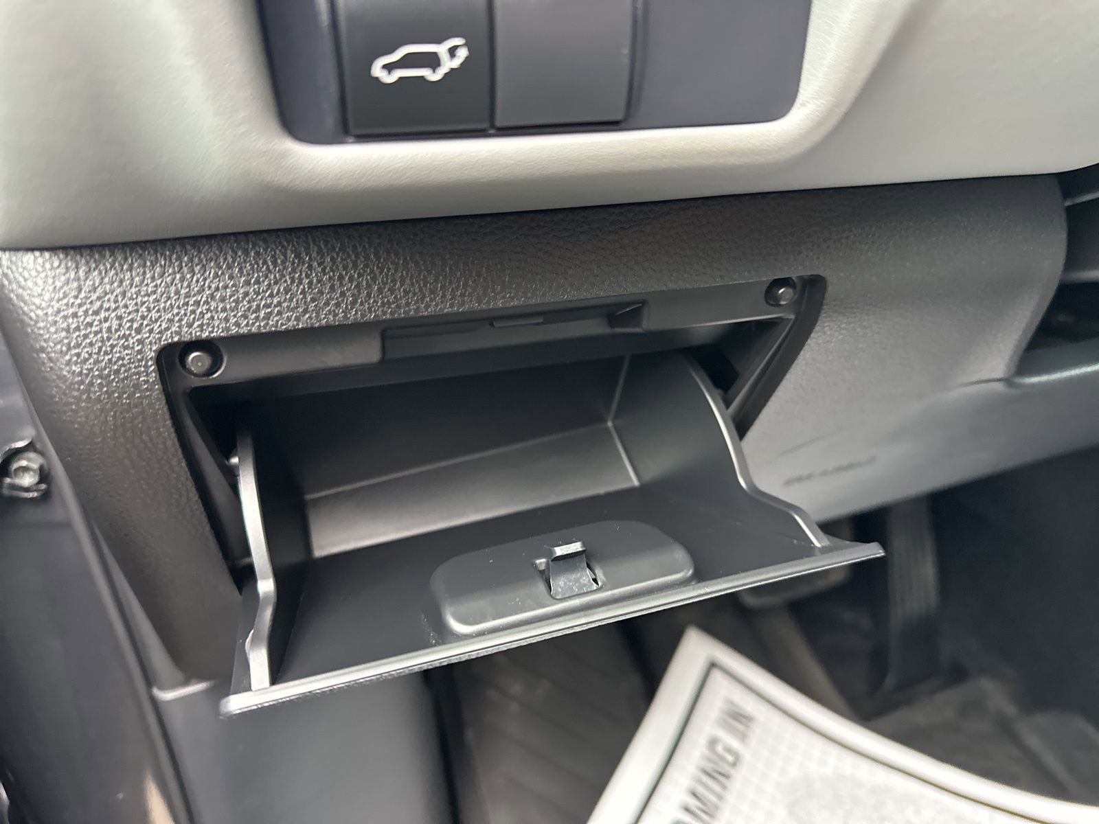 Used 2021 Toyota Highlander LE image 15