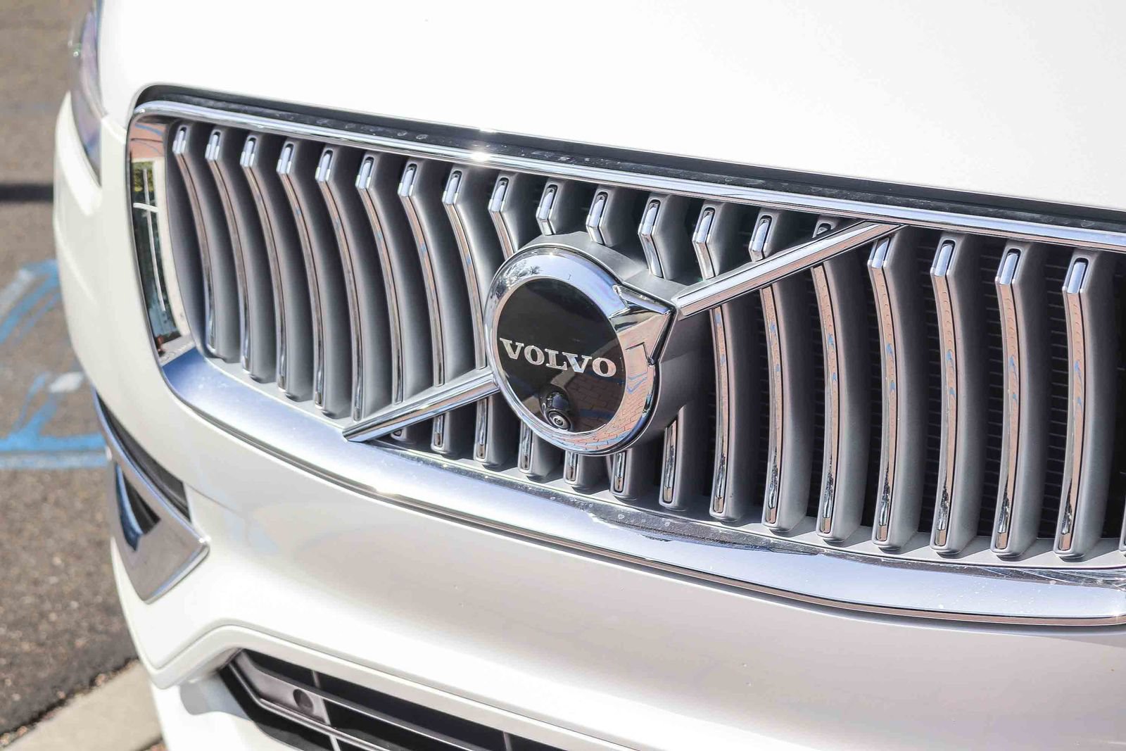 Used 2025 Volvo XC90 T8 Plus w/ Protection Package Premier AWD/4WD image 13