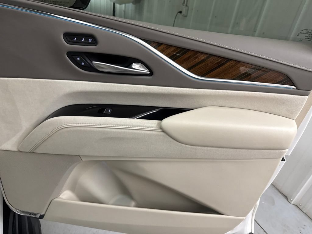 Used 2021 Cadillac Escalade Premium Luxury Platinum AWD/4WD image 22