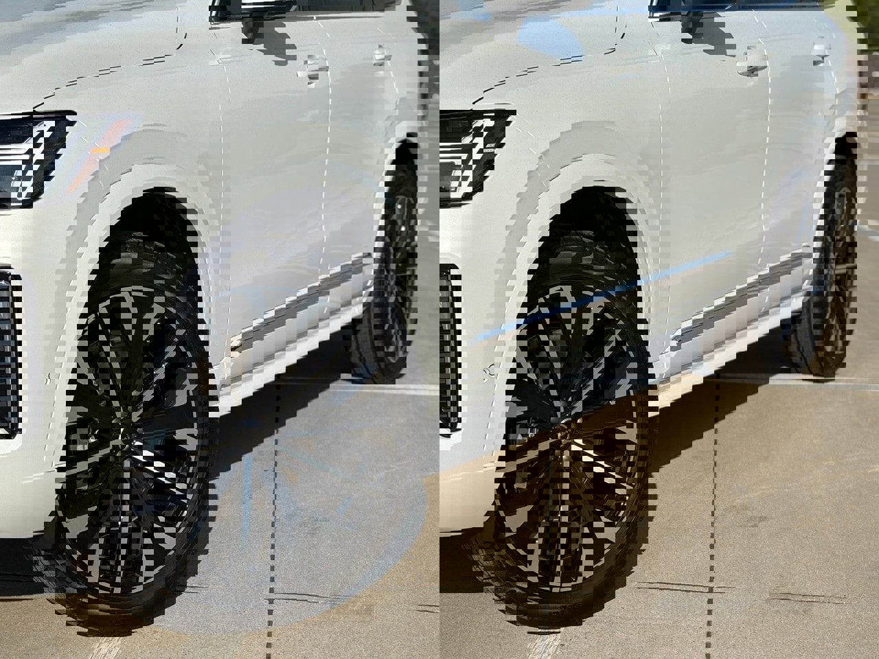 New 2026 Volvo XC90 B6 Plus w/ Protection Package Premier image 8