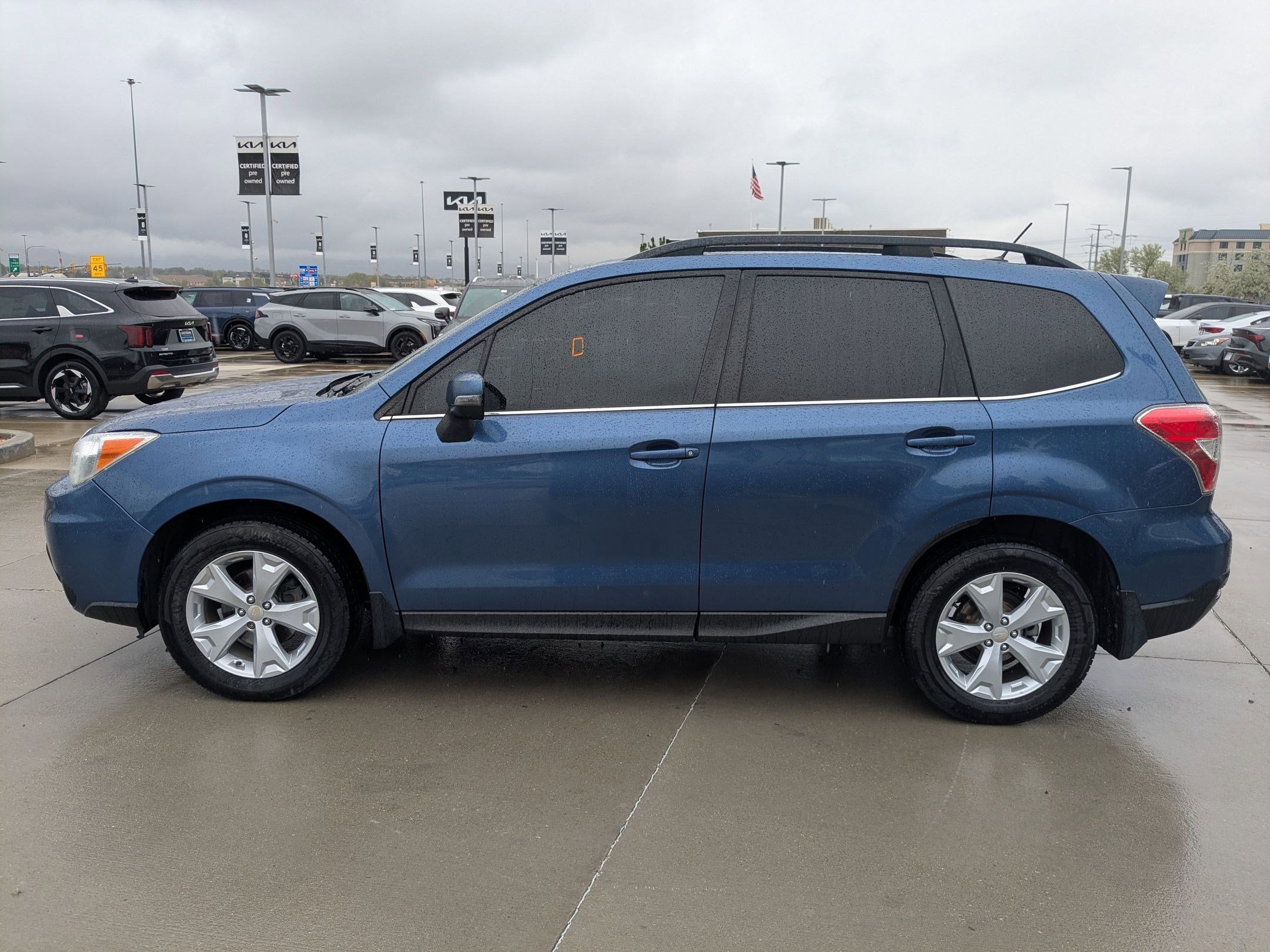 Used 2014 Subaru Forester 2.5i Touring AWD/4WD image 2