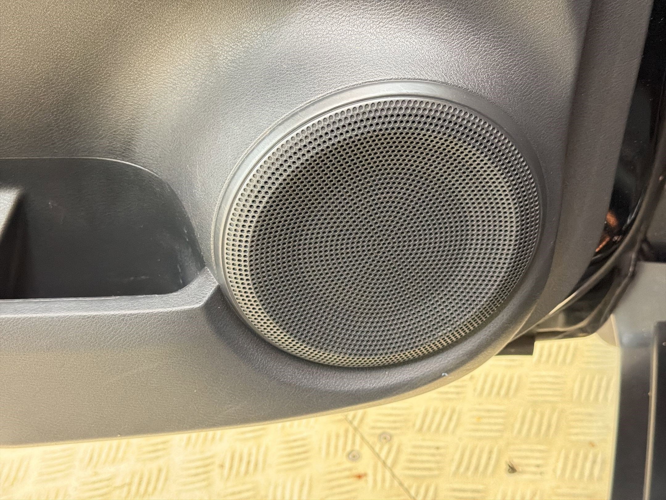 Used 2018 Nissan Kicks SV image 21