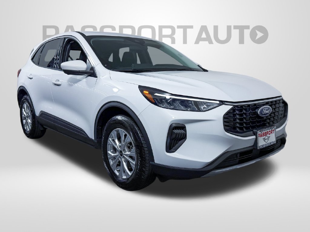 Used 2023 Ford Escape Active w/ Tech Pack #2 AWD/4WD image 3