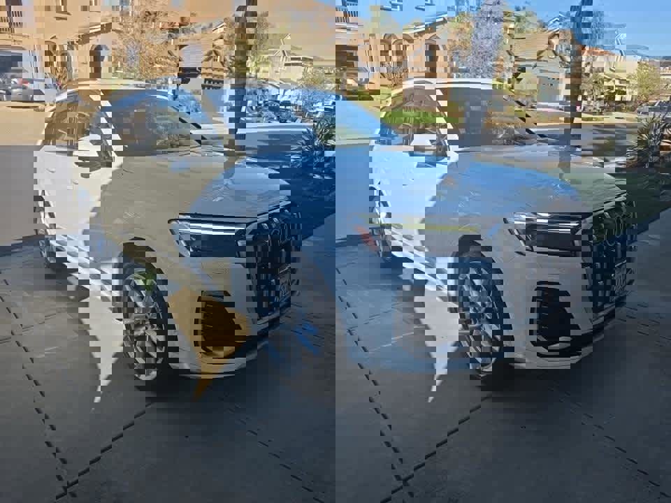 Used 2025 Audi Q7 Premium Plus w/ Premium Plus Package image 3