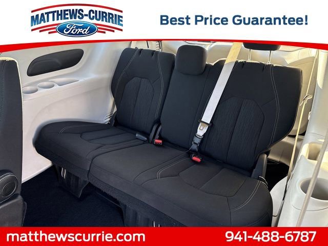 Used 2024 Chrysler Voyager LX image 13
