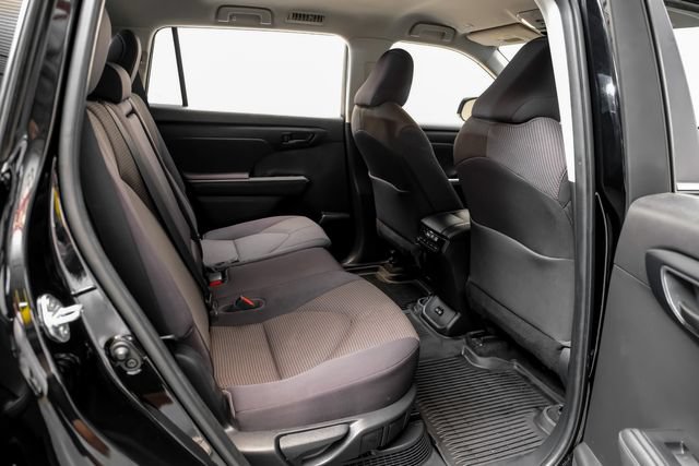 Used 2023 Toyota Highlander LE AWD/4WD image 38