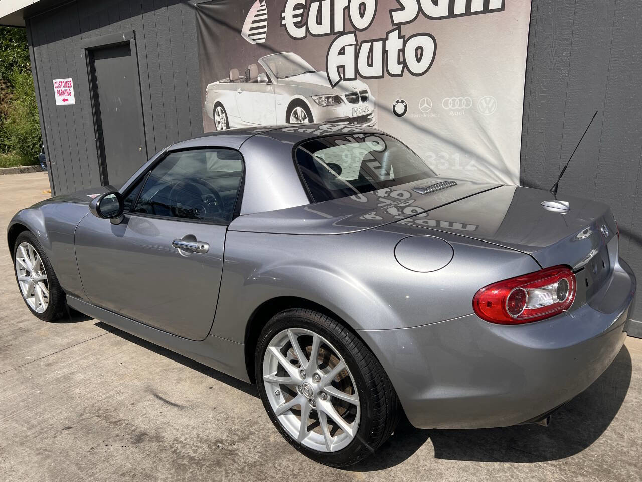 Used 2010 MAZDA MX-5 Miata Grand Touring w/ Premium Pkg image 6