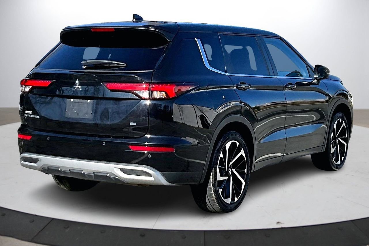 Used 2024 Mitsubishi Outlander SE image 9
