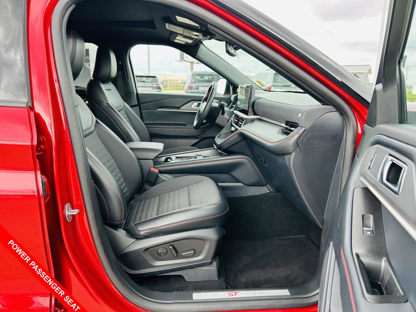 Used 2025 Ford Explorer ST-Line w/ Premium Package AWD/4WD image 42