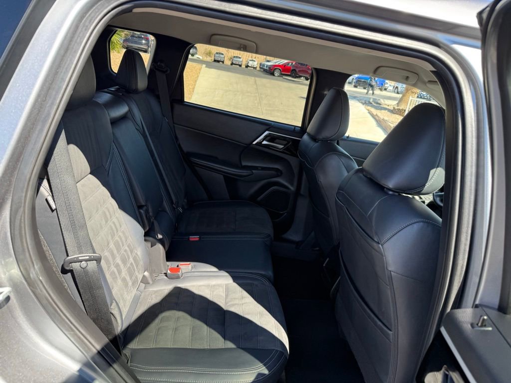 Used 2024 Mitsubishi Outlander SE AWD/4WD image 14