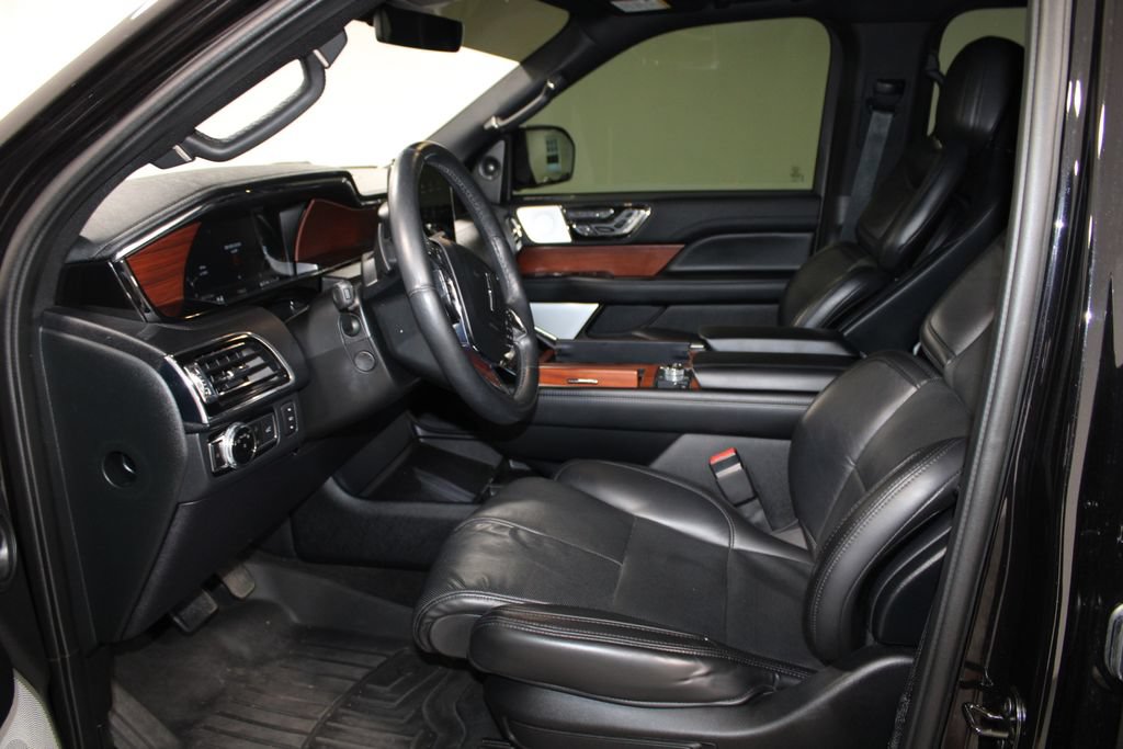 Used 2020 Lincoln Navigator L Reserve w/ Luxury Package AWD/4WD image 18