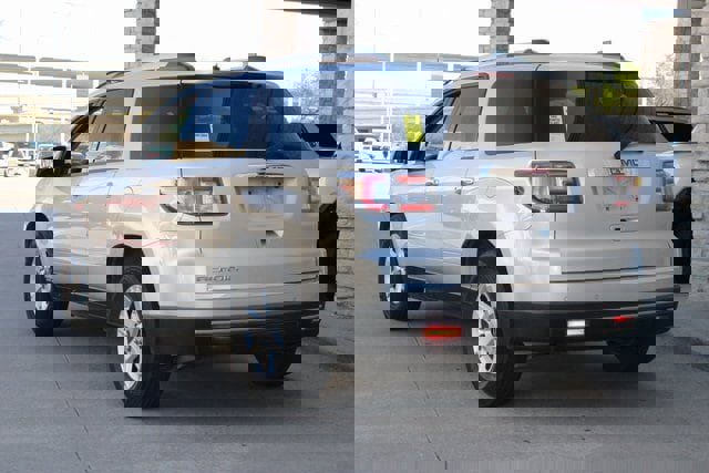 Used 2015 GMC Acadia SLE image 3