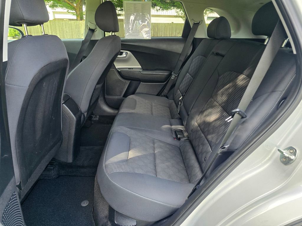 Used 2017 Kia Niro LX image 23