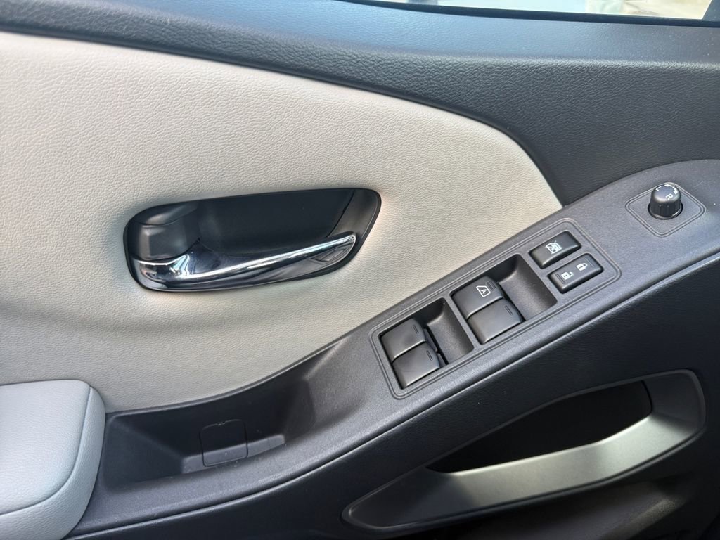 Used 2025 Nissan Frontier SV RWD image 11