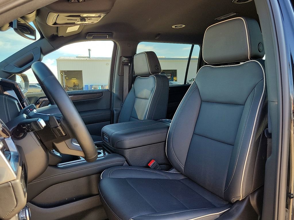 Used 2025 GMC Yukon XL Elevation image 12