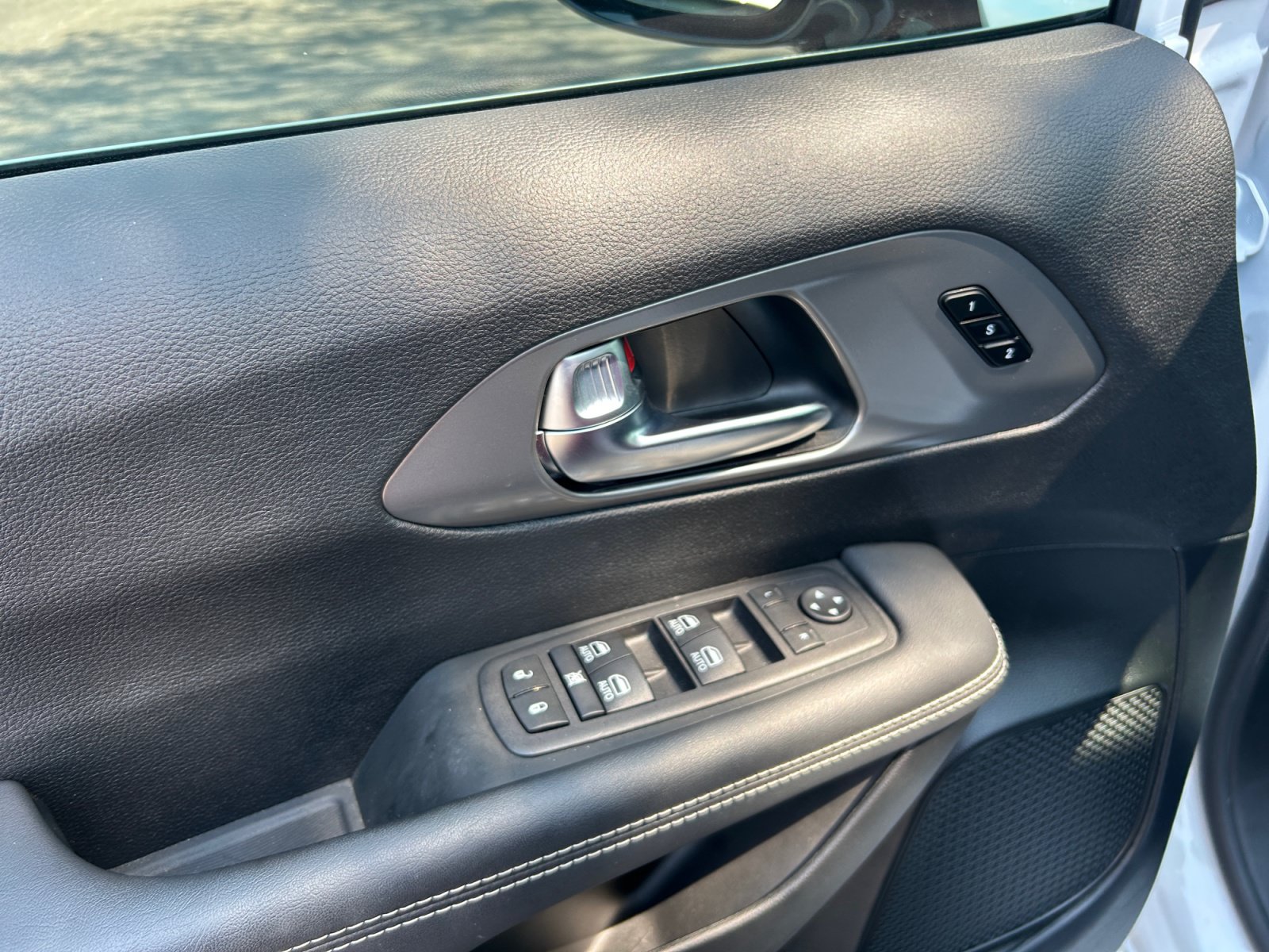 Used 2026 Chrysler Pacifica Select AWD/4WD image 13