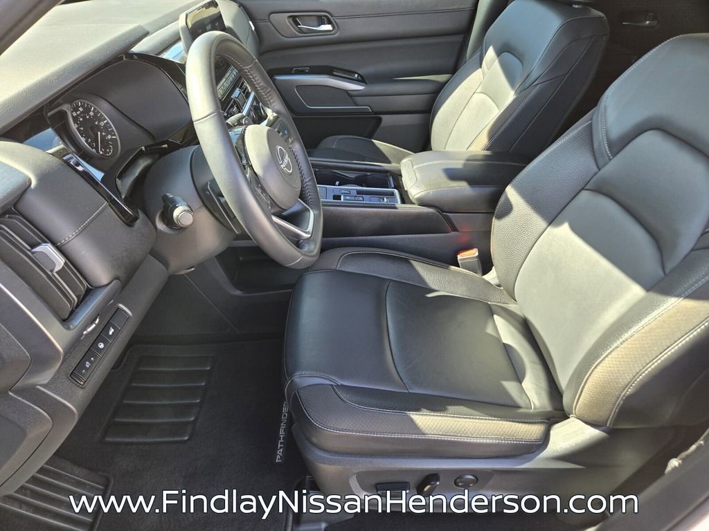 Used 2025 Nissan Pathfinder SL image 10