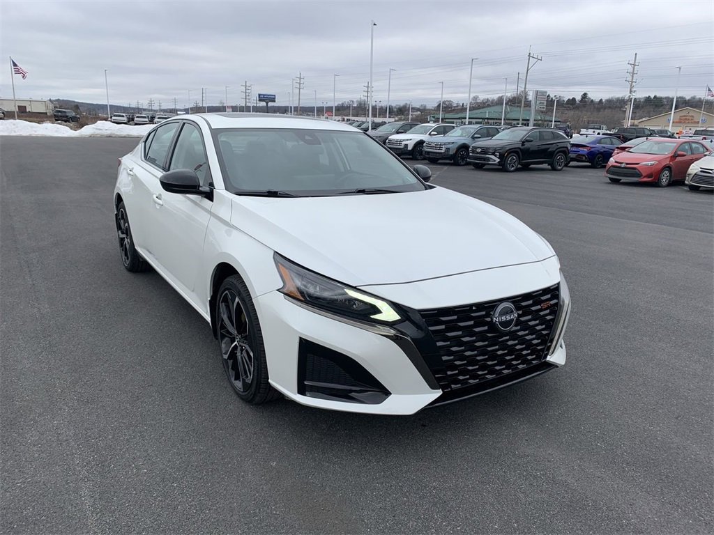 Used 2024 Nissan Altima 2.5 SR w/ SR Premium Package image 1