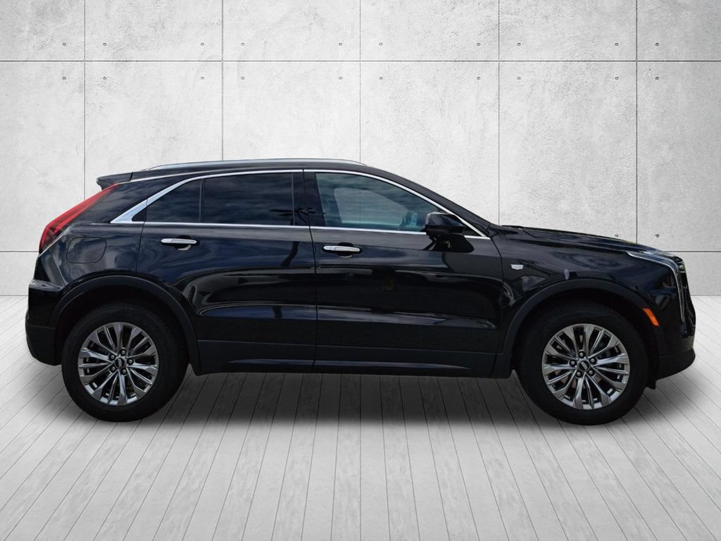 Used 2025 Cadillac XT4 Premium Luxury FWD image 4