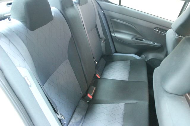 Used 2025 Nissan Versa SV image 9