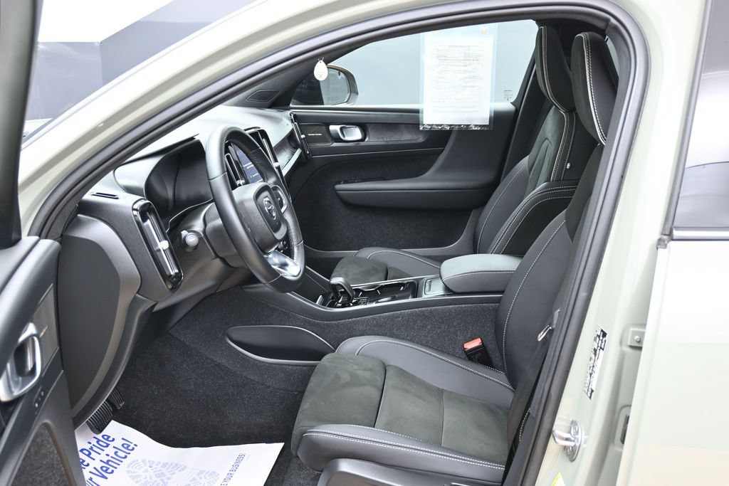 Used 2023 Volvo C40 P8 Recharge Ultimate AWD/4WD image 29