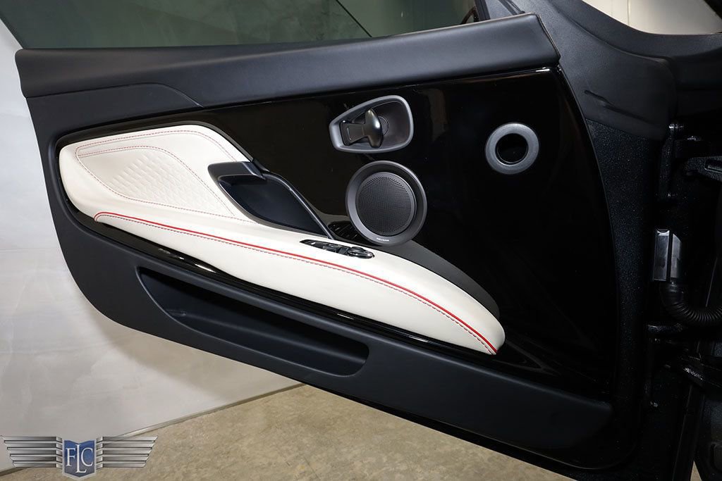 Used 2022 Aston Martin DBS Superleggera image 23