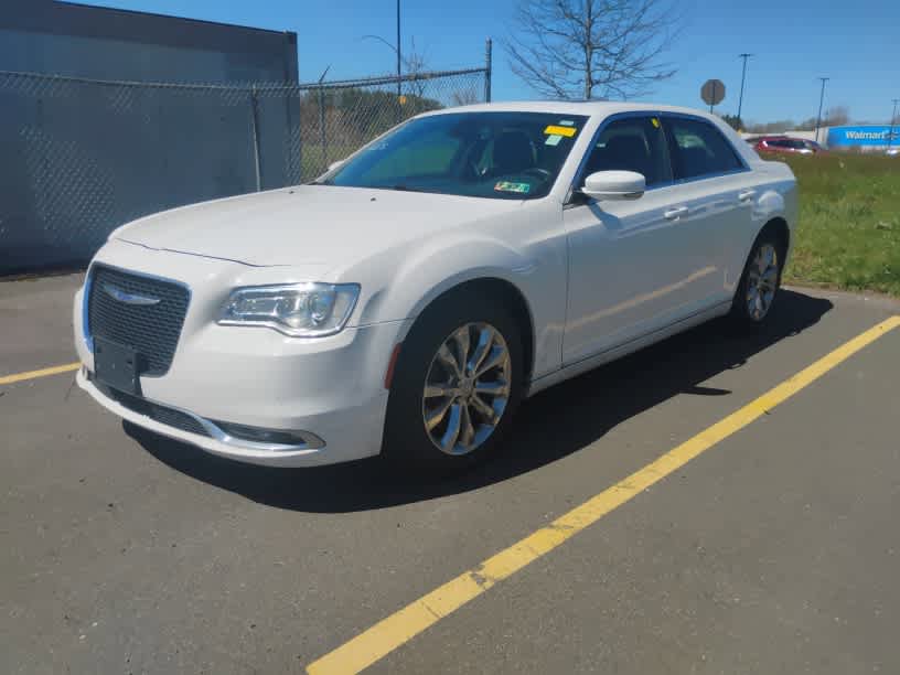Used 2020 Chrysler 300 Touring L w/ 300 Premium Group AWD/4WD image 4