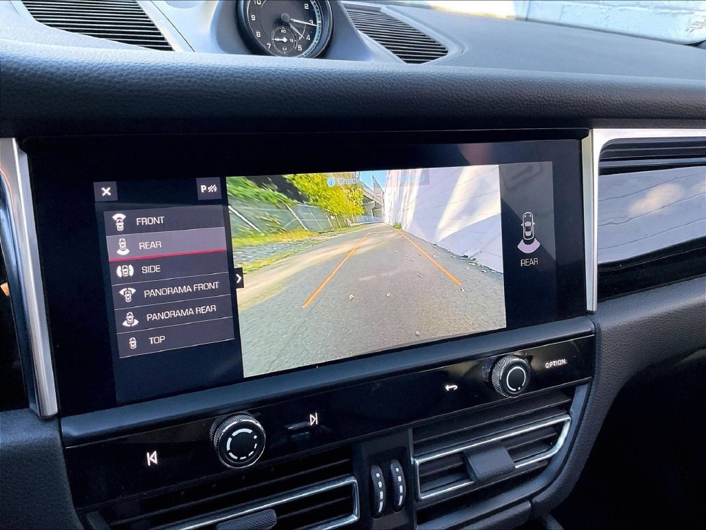 Certified 2023 Porsche Macan AWD/4WD image 24