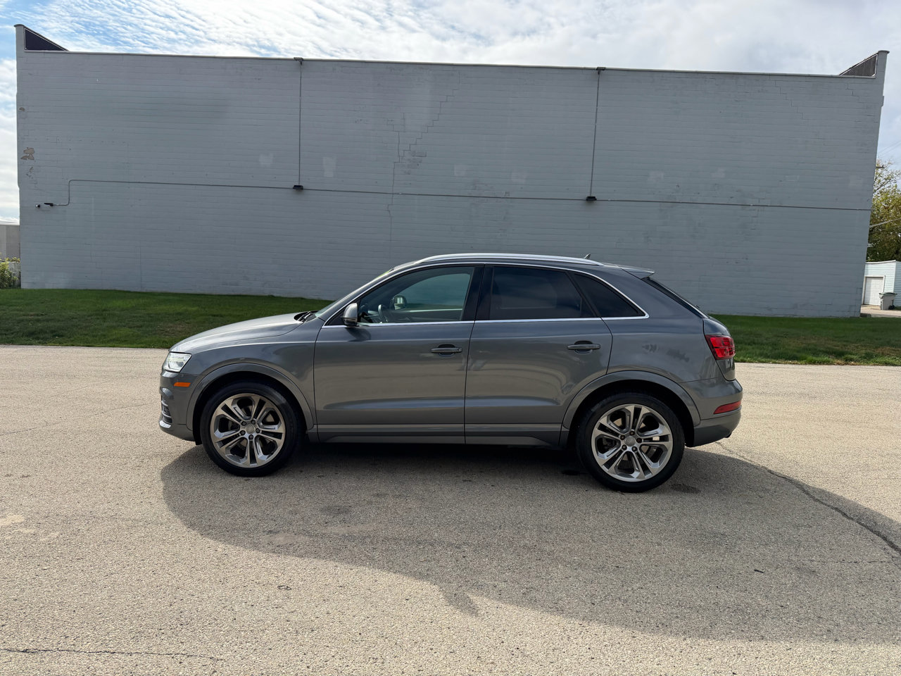 Used 2017 Audi Q3 2.0T Premium Plus w/ Premium Plus Package image 4