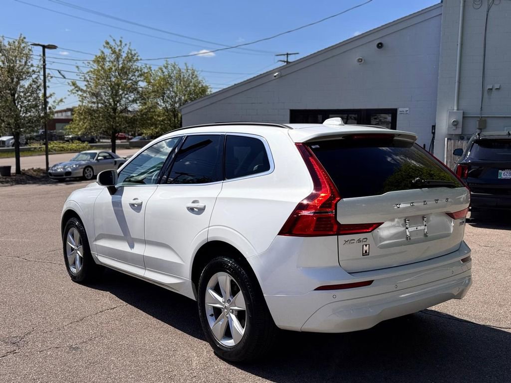 Used 2022 Volvo XC60 B5 Momentum AWD/4WD image 4